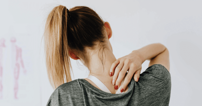 Pijn tussen schouderbladen_ Wat als stress de oorzaak is_